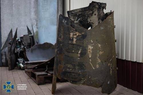 러시아군이 지금까지 우크라이나 6개 지역에 북한의 단거리 탄도미사일인 '화성 11형' 50발 정도를 발사했다고 우크라이나 언론이 14일(현지시간) 보도했다.   우크라이나 언론매체 '뉴 보이스 오브 우크라이나'(NV)와 인테르팍스-우크라이나에 따르면 올렉산드르 필차코프 하르키우주 검사장은 이날 러시아가 개전 이후 대략 50차례에 걸쳐 '북한판 이스칸데르'(KN-23)로 불리는 화성 11형 미사일을 우크라이나 공격에 사용했다고 밝혔다. [우크라이나 보안국(SBU) 사진 제공]