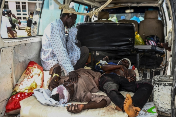 2024년 6월 29일 나이지리아 북동부에서 발생한 연쇄 자살폭탄테러로 부상을 입은 시민이 치료를 받고 있다. AFP 연합뉴스