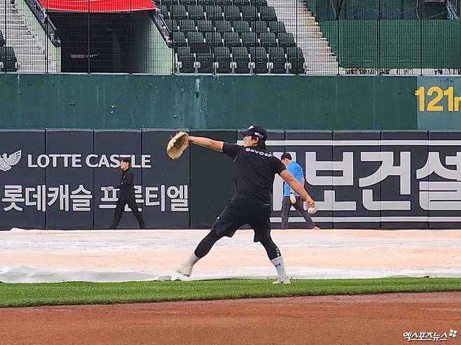 한화 투수 김서현은 지난달 30일 사직구장에서 열릴 계획이었던 '2024 신한 SOL Bank KBO 리그' 롯데와 더블헤더 1~2경기에서 특별 엔트리로 1군에 합류했다. 사직, 박정현 기자