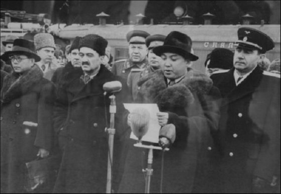 1950년 3월 모스크바에 도착한 김일성 일행. 왼쪽 끝은 박헌영. [중앙포토]
