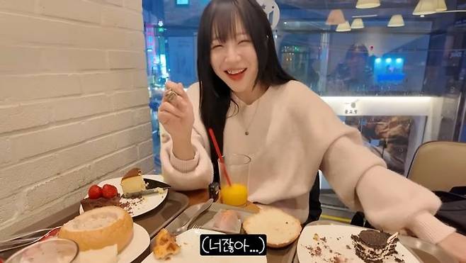 [서울=뉴시스] 지난달 29일 유튜브 채널 '쯔양 브이로그'에서는 하루 동안 쯔양이 섭취하는 음식을 공개했다 (사진= 유튜브 채널 '쯔양 브이로그' 캡처 ) 2024.7.2. photo@newsis.com *재판매 및 DB 금지