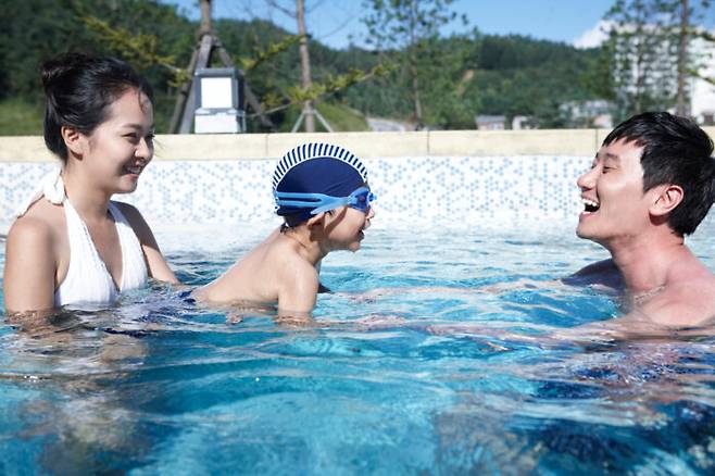 식사를 한 뒤 30분 전에 수영을 해도 되지만 술을 마신 뒤에는 물에 들어가지 않아야 한다. [사진=클립아트코리아]