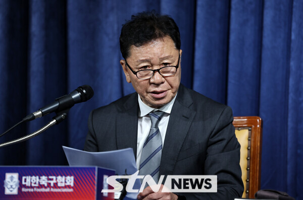 정해성 신임 대한축구협회 전력강화위원장이 21일 오후 서울 종로구 축구회관에서 열린 기자회견에서 1차 전력강화위원회의 결과 및 취임 소감을 말하고 있다. 사진┃뉴시스