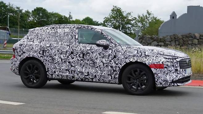 아우디 신형 Q3 스파이샷 (출처: 모터1)