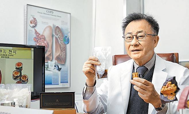 영동한의원 김남선 대표원장은 “호흡재활운동을 통해 지구력과 호흡력을 기른다면 COPD 증상 개선에 도움이 된다”고 했다. /신지호 헬스조선 기자