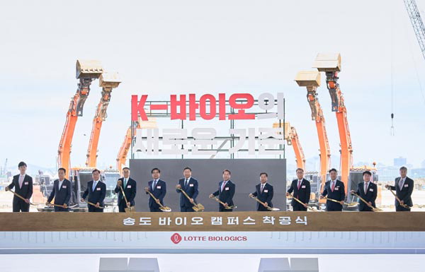 롯데바이오로직스는 3일 인천 송도 바이오 캠퍼스 착공식을 개최했다. 사진은 시삽 세리머니 모습.  롯데바이오로직스 제공