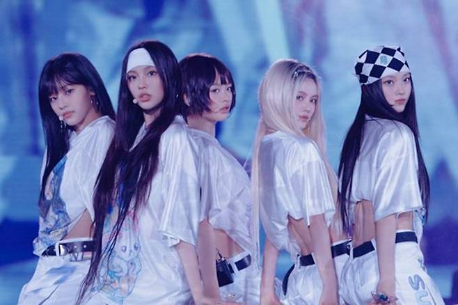 그룹 뉴진스. 왼쪽부터 민지, 혜인, 하니, 다니엘, 해린. 어도어