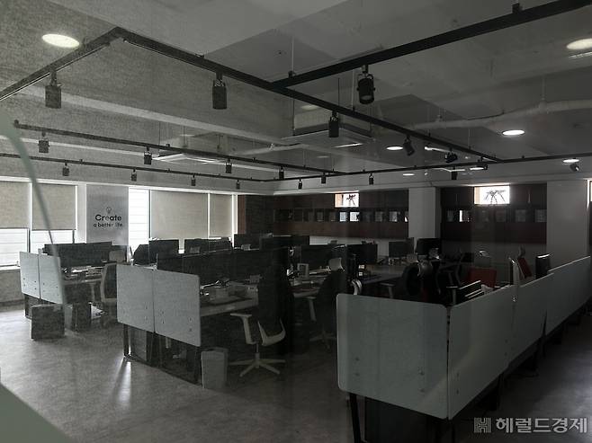 국내 유명 문구 디자인 쇼핑몰 ‘바보사랑’ 플랫폼을 운영하는 웹이즈 강남 논현동 사무실이 굳게 닫힌채 불이 꺼져 있다. 정주원 수습기자