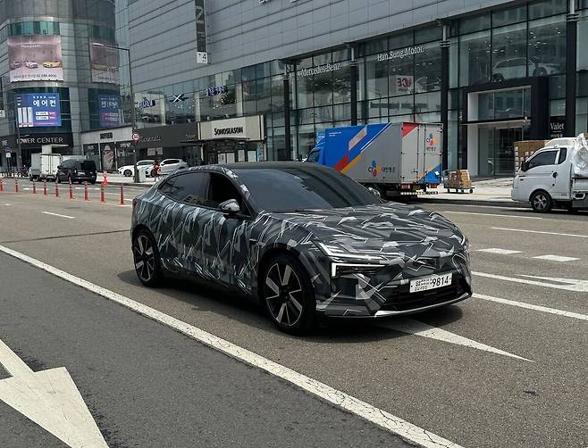 폴스타 프리미엄 쿠페형 전기 SUV '폴스타 4' 테스트카 (출처 : 구독자 제공)