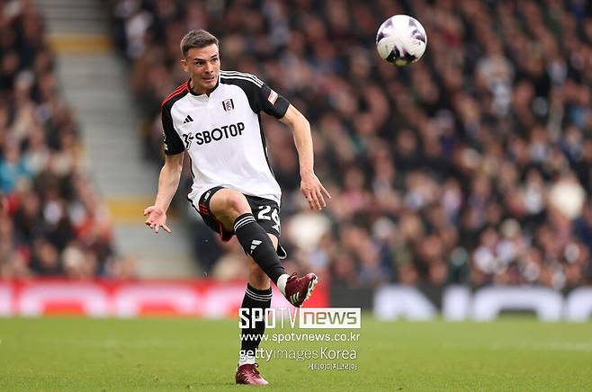 ▲&nbsp;영국 공영 방송 'BBC'는 4일(한국시간) "바이에른 뮌헨은 팔리냐 영입을 완료할 예정이다. 바이에른 뮌헨은 팔리냐의 소속팀인 풀럼에 이적료 5,600만 유로(약 835억 원)를 지불한다. 이 금액은 풀럼 역사상 가장 높은 금액이다"라고 보도했다.&nbsp;이어 "팔리냐는 바이에른 뮌헨과 2028년까지 계약을 맺는다. 계약 성사를 위해 지난 몇 주 동안 노력했다"고 덧붙였다.