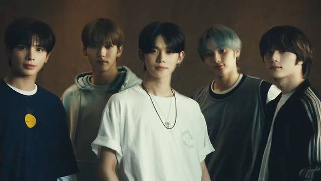 삼성전자가 유튜브를 통해 공개한 '갤럭시 언팩' 티저 영상 속 투모로우바이투게더(TXT) 캡처