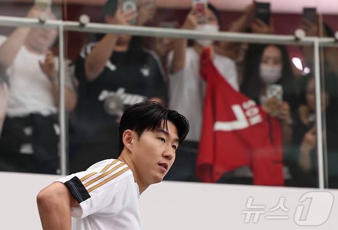 토트넘 손흥민이 6일 서울 영등포구 타임스퀘어에서 열린 아디다스 축구화 F50 발매 기념행사 '오직 스피드를 위해-SON IS COMING'에 참석하고 있다. 2024.7.6/뉴스1 ⓒ News1 김도우 기자