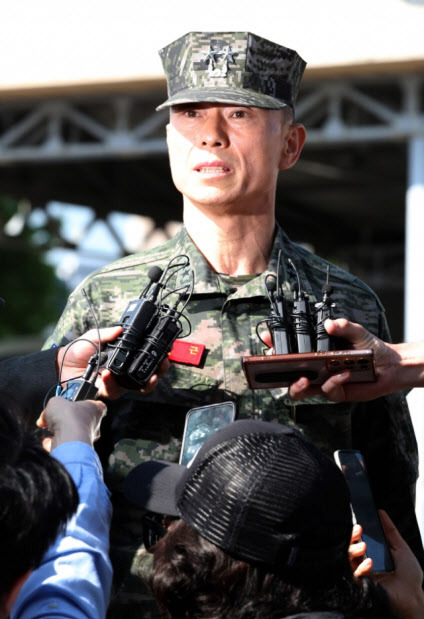 ‘해병대 채상병 순직 사건’ 관련 조사에 피의자 신분으로 소환된 임성근 전 해병대 1사단장이 지난 5월13일 오전 조사를 받기 위해 경북 경산시 경북경찰청 형사기동대에 도착해 취재진 질문에 입장을 밝히고 있다. (사진=뉴스1)