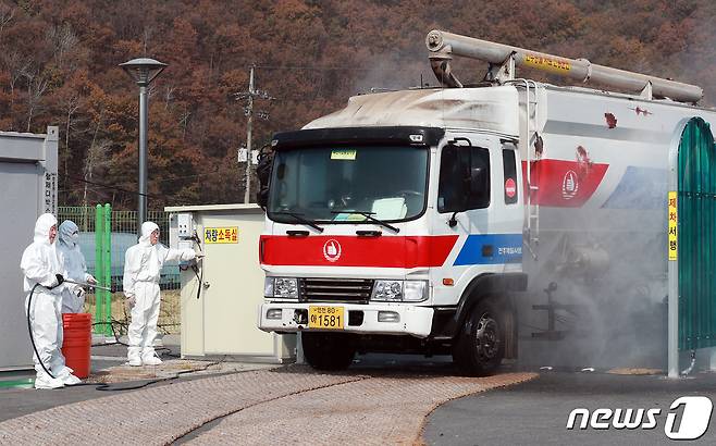 축산차량 소독 방제 장면(자료사진) ⓒ News1