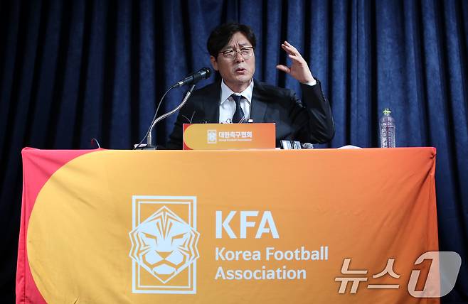 이임생 대한축구협회(KFA) 기술본부 총괄이사가 8일 오전 서울 종로구 신문로 축구회관에서 축구 국가대표팀 감독 선임과 관련한 브리핑을 하고 있다. 2024.7.8/뉴스1 ⓒ News1 오대일 기자