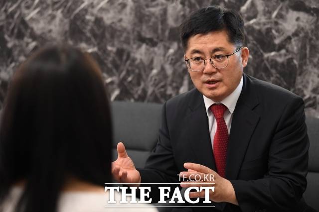 함운경 국민의힘 마포을 당협위원장이 4일 서울 여의도 국회에서 최고위원출마와 관련해 인터뷰 하고 있다. 함 후보는 "앞으로 자랑스러운 국민의힘으로 재정립해 대한민국을 위한 정치를 하는 게 마지막 소명"이라고 밝혔다./남윤호 기자