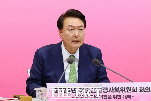 윤석열 대통령은 지난 6월 19일 2024년 저출산고령사회위원회 회의에서 '인구 국가비상사태'를 선언했다. 초저출생 위기 극복을 국가 최우선 과제로 선정한 것이다. 각종 지원책 외에 안전 문제에 대한 국가 불신 회복도 절실해 보인다. /뉴시스