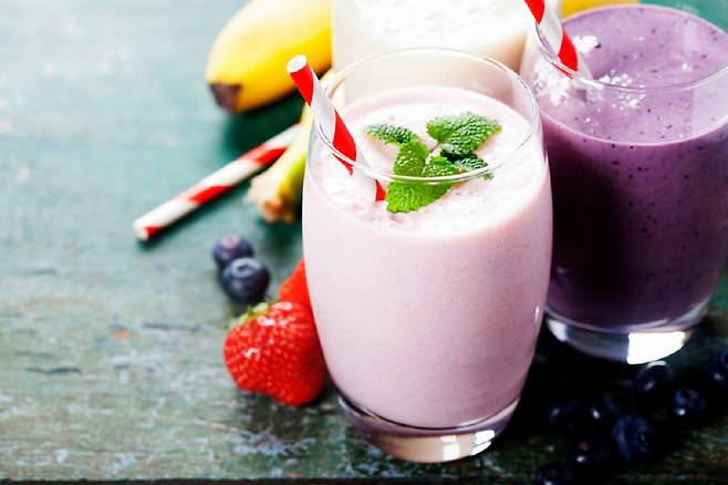 스무디 한 컵에 들어 있는 당 함량이 각설탕 17개 분량에 달하는 것으로 조사됐다./사진=클립아트코리아