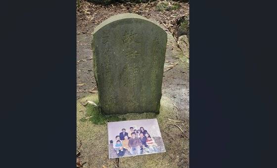 미국 하와이 빅아일랜드 코나 지역의 한 커피농장에서 발견된 고 윤계상(본명 윤원식) 선생의 묘비. 윤 선생은 국립창원대 박물관 연구진 조사 결과, 하와이에서 활동한 독립운동가로 밝혀졌다. 사진 윤민영씨