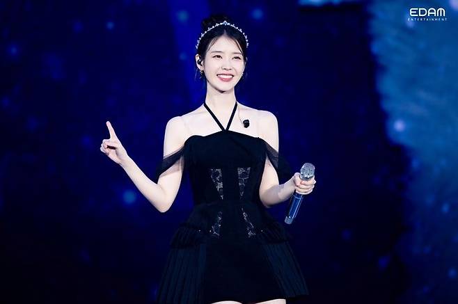 [서울=뉴시스] 아이유 일본 오사카 콘서트. (사진 = 이담 엔터테인먼트 제공) 2024.07.08. photo@newsis.com *재판매 및 DB 금지