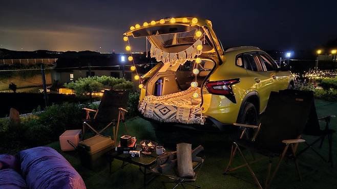 차박 콘셉트로 꾸며놓은 쉐보레 트랙스 크로스오버. 사진제공 ｜GM