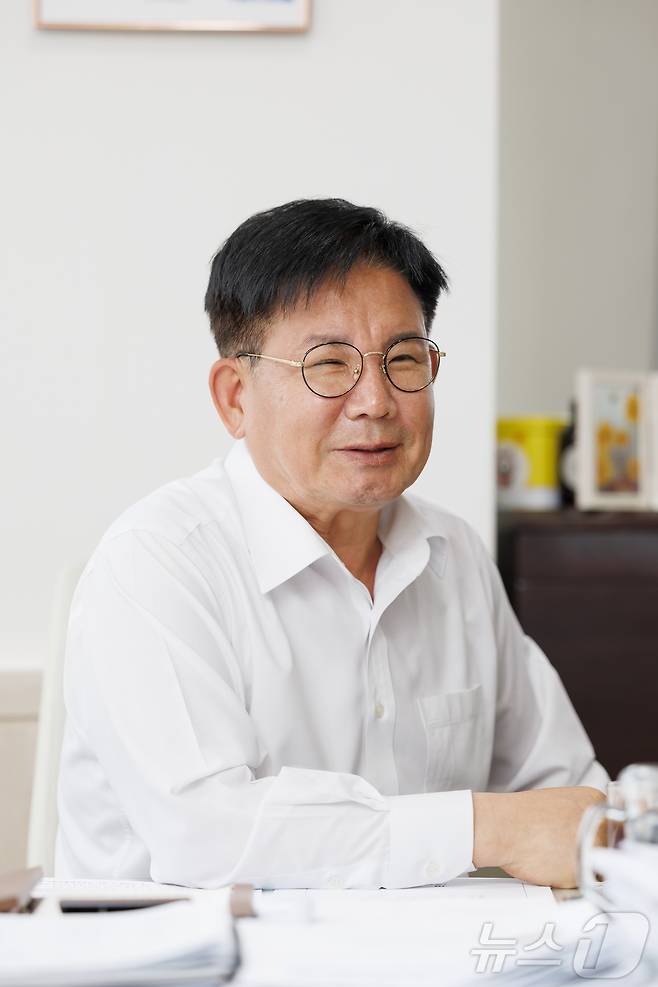 박강수 마포구청장이 구청장실에서 뉴스1과 인터뷰를 하고 있다.(마포구청 제공)