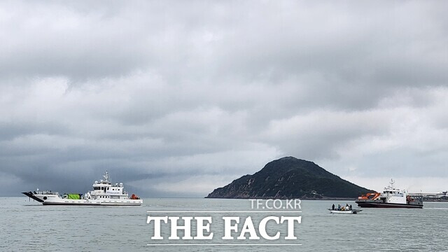 9일 충남 서산 벌말항 인근 가로림만 해역에서 충남도와 경기도가 공동으로 해양 쓰레기 공동 수거 및 운반 행사가 열렸다. /충남도