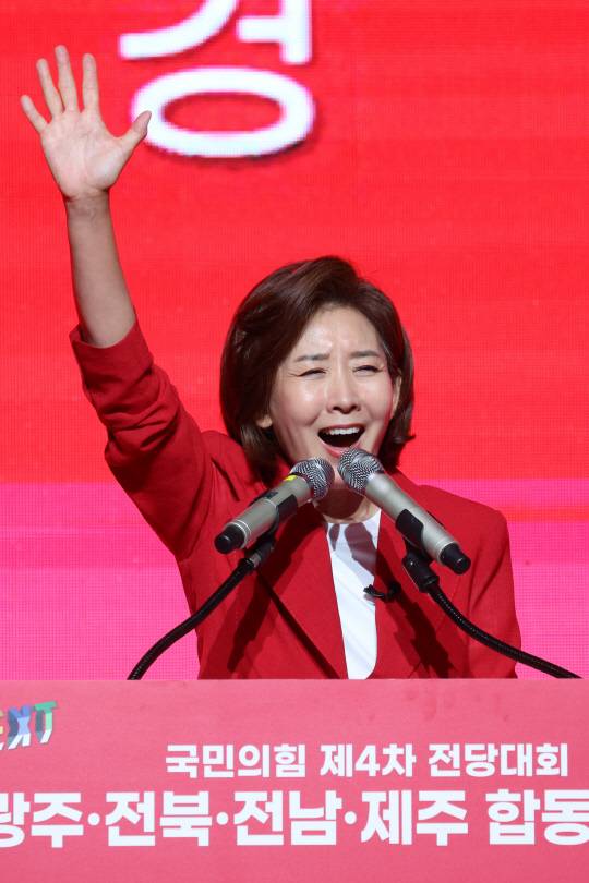 나경원 국민의힘 당대표 후보가 7월8일 오후 광주 김대중컨벤션센터에서 열린 제4차 전당대회 광주·전북·전남·제주 합동연설회에서 정견발표를 하고 있다.<연합뉴스 사진>