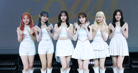 Girl group Weeekly poses for the cameras at Shinhan Sol Pay Square in Mapo District, western Seoul on July 9. [IST ENTERTAINMENT]