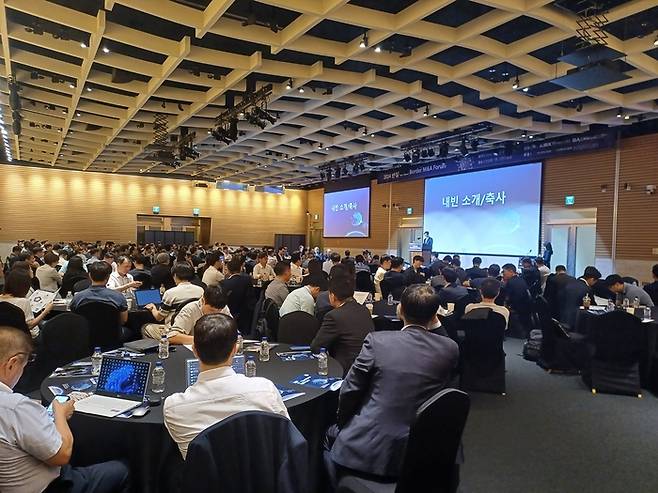 2024 한·일 크로스보더 M&A포럼 현장. 약 300여명의 사람들이 일본 M&A  관련 강의를 듣기 위해 포럼이 열린 여의도 한경협회관을 찾았다. <나현준 기자>