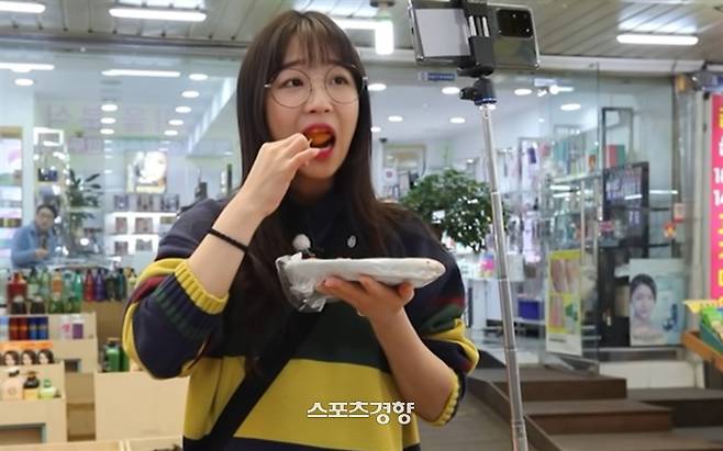 구독자 수 1000만명 먹방 유튜버 쯔양. 경향신문 자료사진