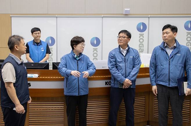 최연혜 한국가스공사 사장(왼쪽에서 세번째) [한국가스공사 제공. 재판매 및 DB 금지]