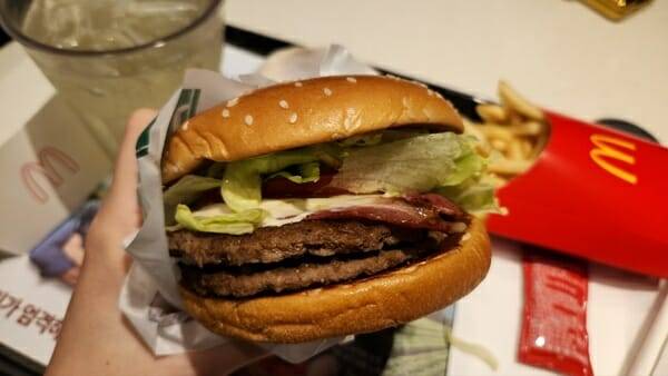 맥도날드가 올해 한국의 맛 프로젝트를 통해 선보인 진주 고추 크림치즈 버거. (사진=김민아 기자)