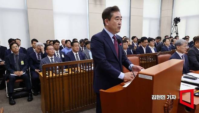 윤희근 경찰청장이 11일 국회에서 열린 행정안전위원회 전체회의에서 업무보고를 하고 있다. 사진=김현민 기자 kimhyun81@