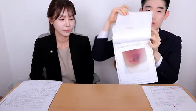 쯔양의 변호인들이 쯔양이 전 남자친구로부터 입은 여러 피해와 관련한 증거들을 내보이고 있다. 유튜브 갈무리