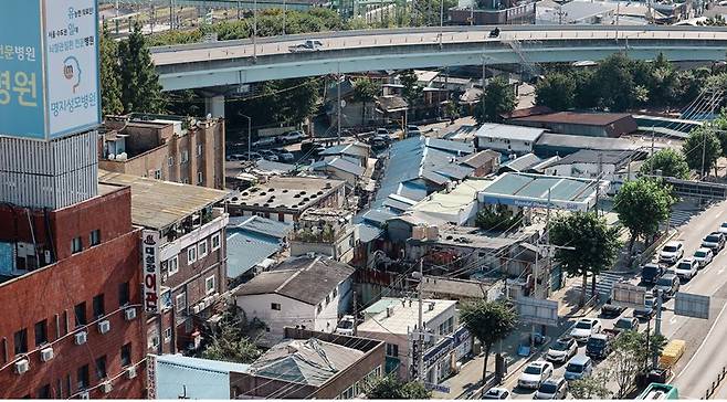 영등포역 쪽방촌은 2020년 정비 계획이 세워졌다.[사진=뉴시스]