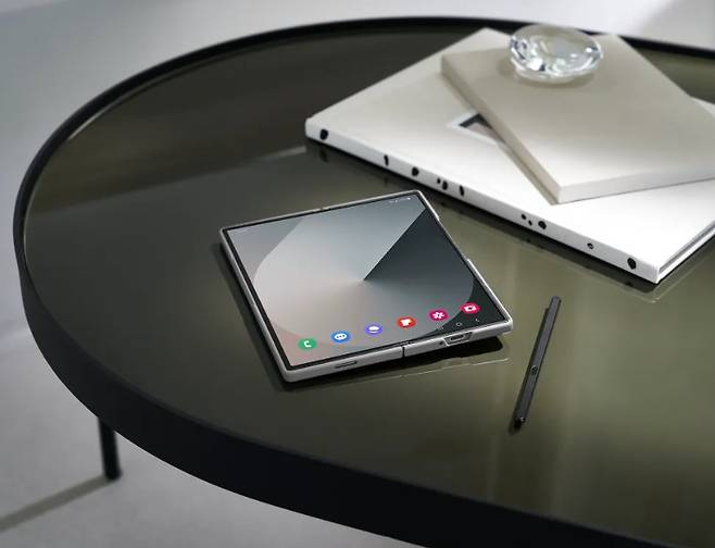 &nbsp;사진: 삼성 갤럭시 Z 플립 6