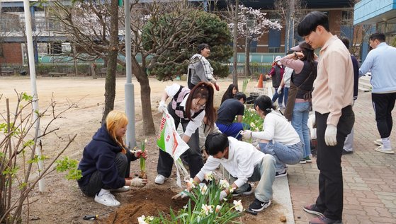 서울 강서구의 탈북민 대안학교인 여명학교의 학생들. 여명학교