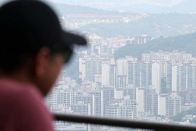 지난 9일 서울 중구 남산에서 바라본 아파트 단지. 뉴스1