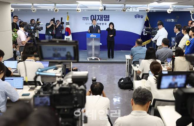 이재명 더불어민주당 전 대표가 지난 10일 오전 서울 영등포구 여의도 중앙당사에서 당 대표 출마 선언 기자회견을 하고 있다. (사진=노진환 기자)