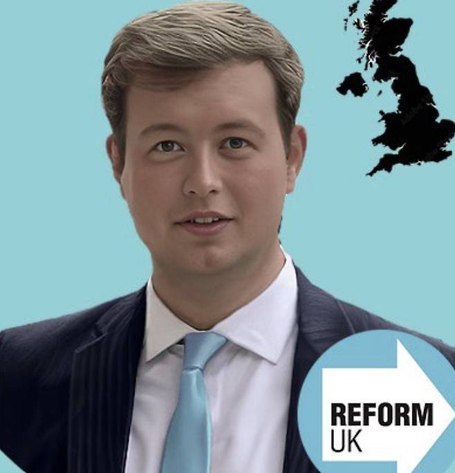 부자연스러운 사진으로 실존 인물이 아닌 'AI 후보'라는 의혹을 받은 마크 매트록 영국개혁당 후보의 공식 프로필 사진/X