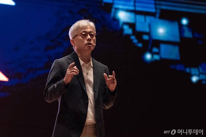 (서울=뉴스1) = 삼성전자 파운드리 사업부장 최시영 사장이 9일 서울 강남구 삼성동 코엑스에서 열린 '삼성 파운드리 포럼 2024(Samsung Foundry Forum 2024)'에서 기조연설을 하고 있다. (삼성전자 제공) 2024.7.9/뉴스1  Copyright (C) 뉴스1. All rights reserved. 무단 전재 및 재배포,  AI학습 이용 금지. /사진=(서울=뉴스1)