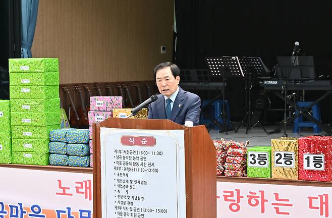 [창녕=뉴시스] 성낙인 군수가 대곡마을 다목적복지회관 준공식에서 인사말을 하고 있다. (사진=창녕군 제공) 2024.07.13. photo@newsis.com *재판매 및 DB 금지