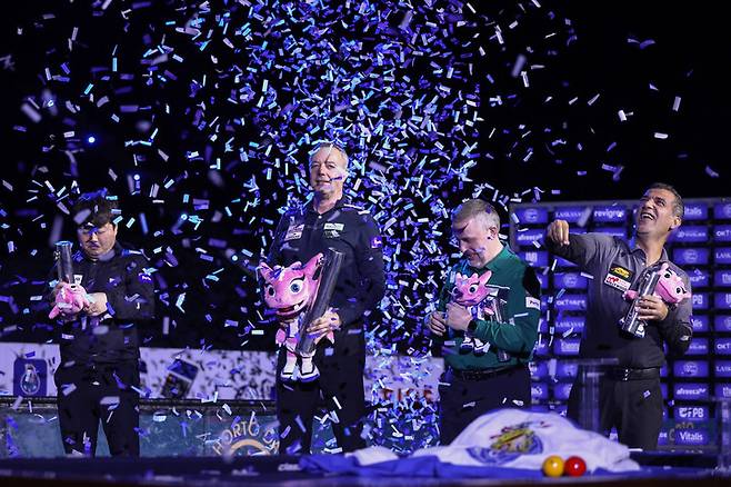 3쿠션 월드컵에서 우승한 딕 야스퍼스(가운데), 준우승한 조명우(왼쪽)