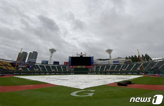 프로야구 사직, 창원 경기가 우천 취소됐다. /뉴스1 DB ⓒ News1 여주연 기자