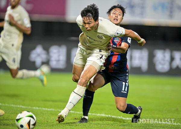 김진혁(왼쪽, 대구FC), 이승우(오른쪽, 수원FC). 서형권 기자