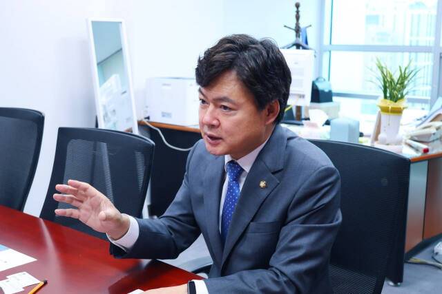 김현정 의원이 14일 경기일보와 인터뷰를 하고 있다. 의원실 제공