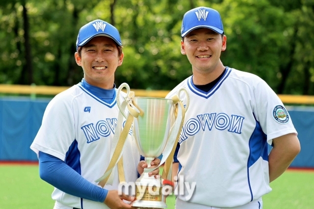 마낙길(왼쪽) 노원구 유소년야구단 감독과 이원재 코치.