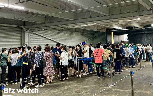 12일 오전 10시경, 서울 동대문구 청량리수산시장 옆&nbsp;견본주택 주차장엔 50명 넘는 사람들이 줄 지어섰다. 성북구 장위동에서 분양하는 '푸르지오 라디우스 파크'에 청약하려는 인파다. /사진=김진수 기자