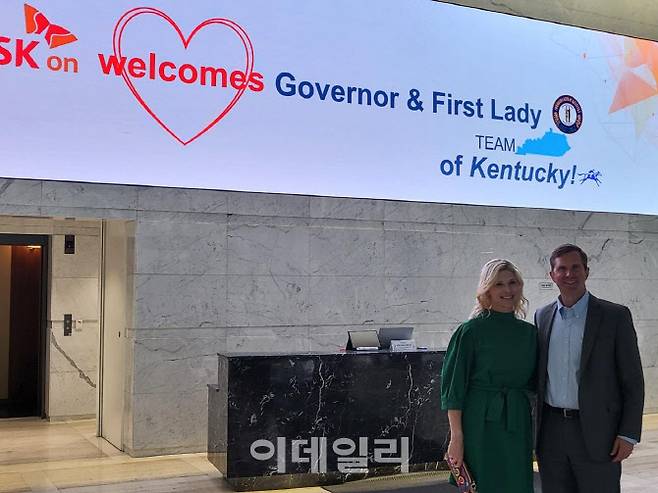 SK서린사옥 찾은 앤디 버시어 미국 켄터키 주지사 부부(사진=연합뉴스 제공)